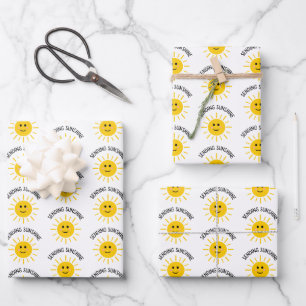 Envoi de feuilles de papier enveloppant de soleil