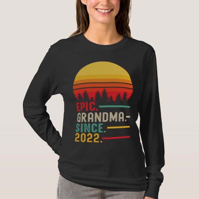 Epic Grandma Since 2022 Happy Mothers Day T-Shirt (Vorderseite)