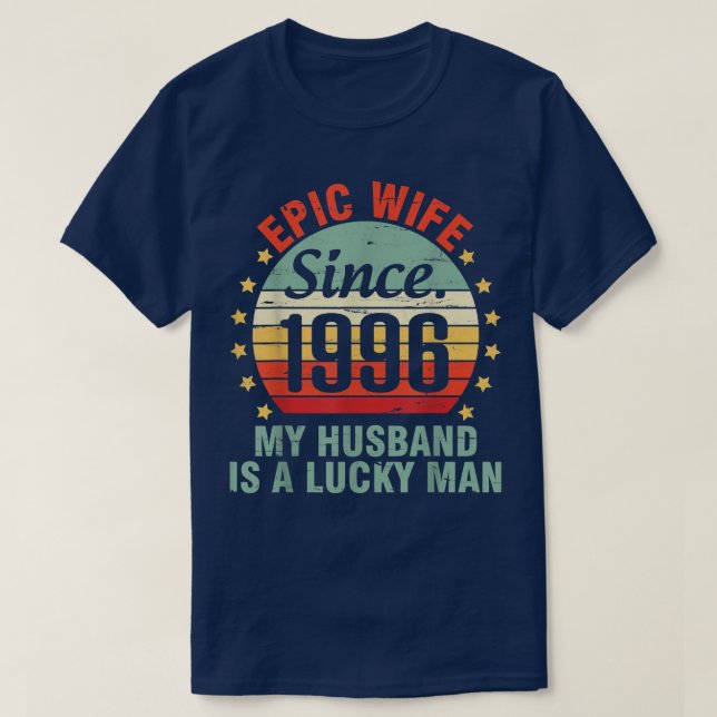 Epische Ehefrau seit 1996 mein Mann ist ein glückl T-Shirt (Design vorne)