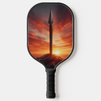 Epischer Speer in einer mystischen Sonnenuntergang Pickleball Schläger