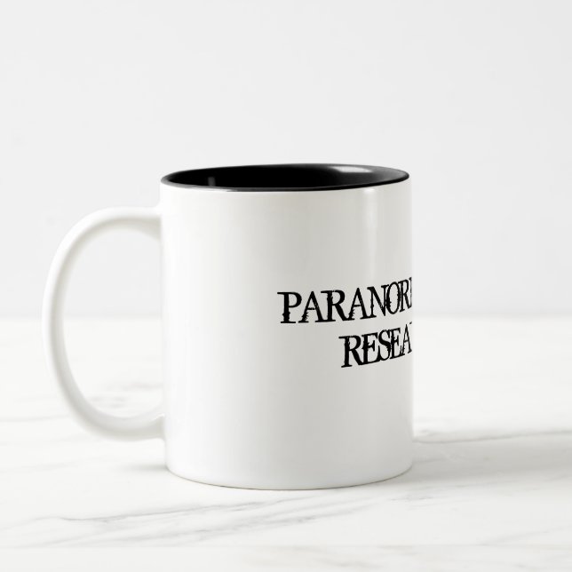 Équipe de recherche sur l'activité paranormal Mug (Gauche)