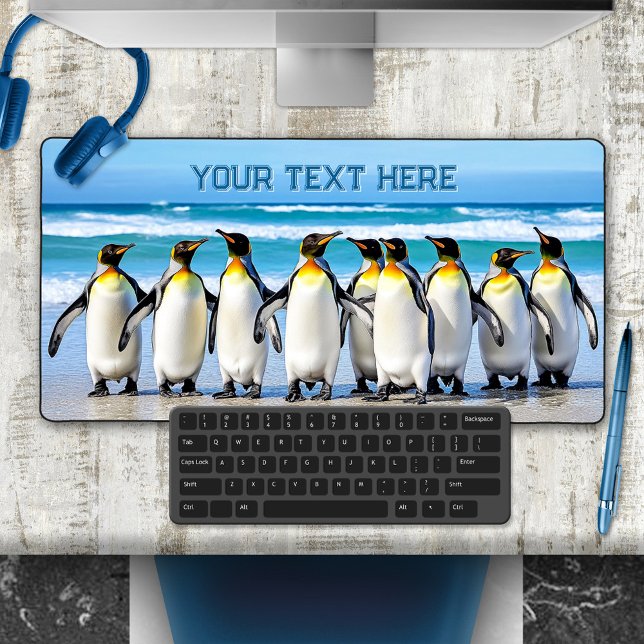 Équipe mignonne Pingin drôle Animal (A funny desk mat featuring a painting of a team of penguins lining up on the beach - animal lover)
