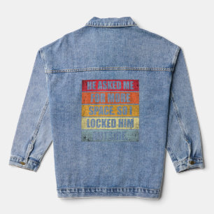 Er Fragte mich für mehr Platz, und so sperrte ich Jeansjacke
