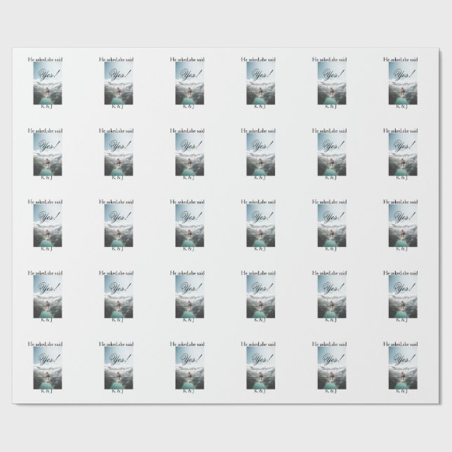 Er fragte sie sagte ja Verlobungsfoto Name stilvol Geschenkpapier (Flach)