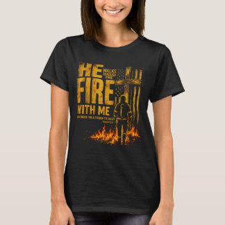 Er geht durch das Feuer mit Psalm 23 4 T-Shirt