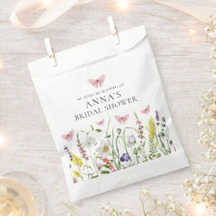 Er gibt mir Schmetterlinge Blume Brautparty Geschenktütchen