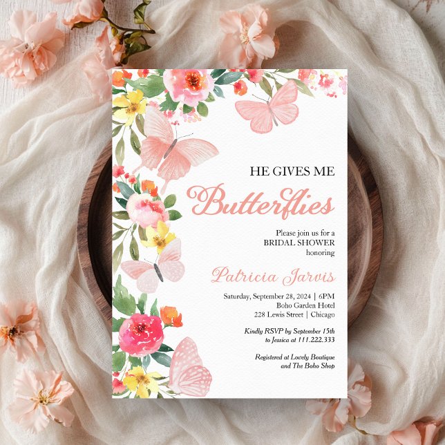 Er gibt mir Schmetterlinge Brautparty Floral Einladung (Von Creator hochgeladen)