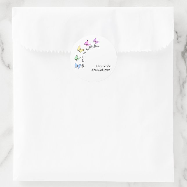 Er gibt mir Schmetterlinge Brautparty Runder Aufkleber (Tasche)