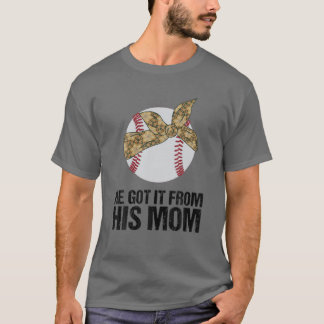Er Got es aus seiner Mama Funny Baseball Mama Play T-Shirt