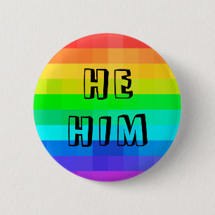 Er hat den LGBTQ-Regenbogenknopf Button