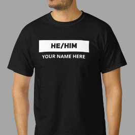 Er hat Pronouns Schwarz-Weiß T-Shirt