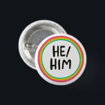 ER/HIM Pronouns Rainbow Bright Circle Ring Button<br><div class="desc">Dekorieren Sie Ihr Outfit mit diesem coolen Kunstknopf. Sie können ihn anpassen und auch Text hinzufügen. Karo in meinem Shop für viel mehr Farben und Muster! Lass mir Bescheid,  wenn du auch etwas Gewohntes willst.</div>