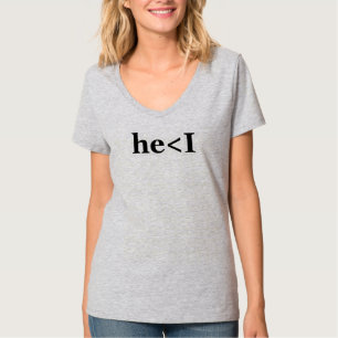 Er < I Text T-Shirt - Bold und Heartfelt Vibes!