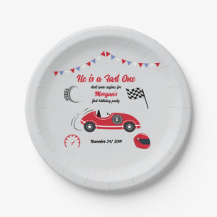 Er ist ein schnelles, festes Red Race Car Geburtst Pappteller