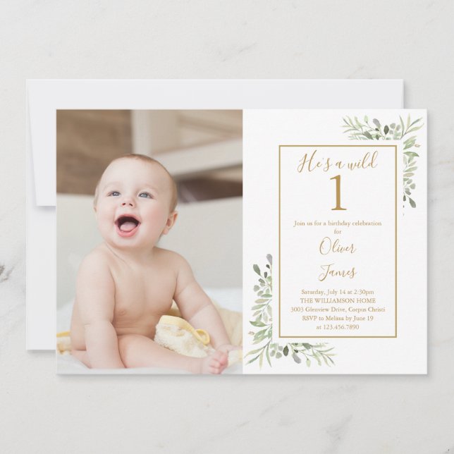 Er ist ein Wild One Boy 1st Birthday Greenery Foto Einladung (Vorderseite)