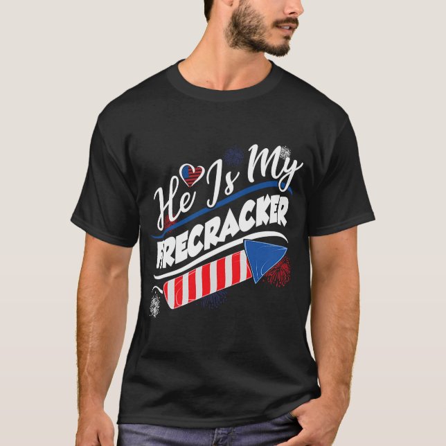 Er ist mein Firecracker 4. Juli Matching Paare T-Shirt (Vorderseite)