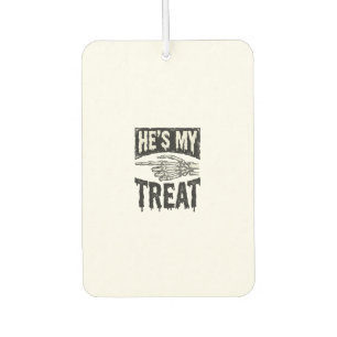 Er ist mein Leckerli-Skelett-Hand-Halloween-Shirt- Autolufterfrischer