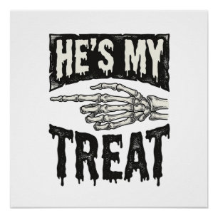 Er ist mein Leckerli-Skelett-Hand-Halloween-Shirt- Poster