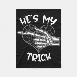 Er ist mein Trick Fun Halloween Matching Couple Gi Fleecedecke