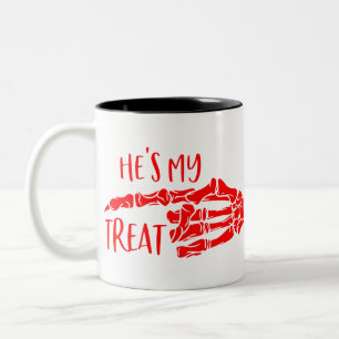Er ist meine Leckerei (Halloween Trick oder Treat) Zweifarbige Tasse