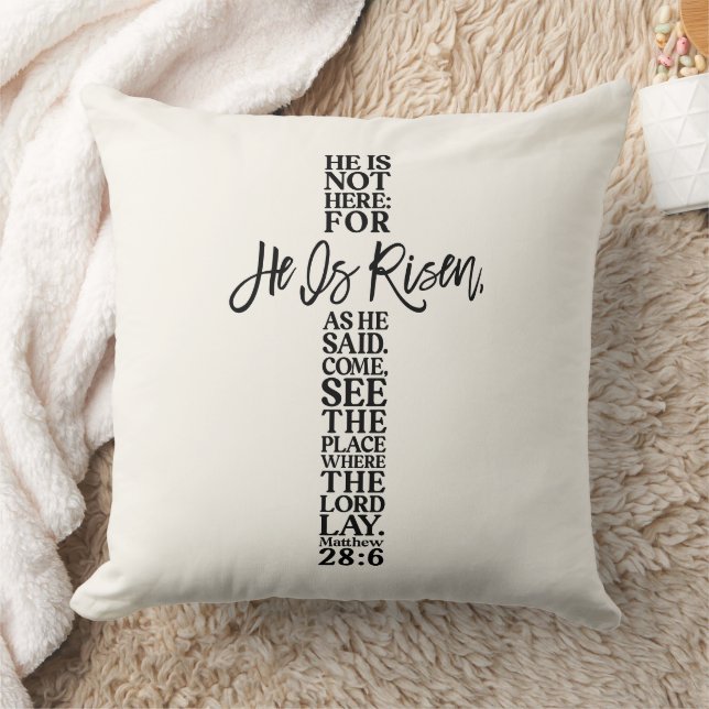 Er ist mit Kreuzdesign-Typografie verbunden Kissen (Decke)
