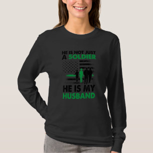 Er ist nicht nur ein Soldat, er ist mein Ehemänner T-Shirt