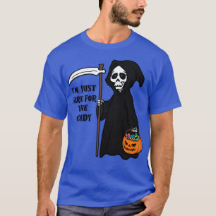 Er ist nur für die Süßigkeiten hier T-Shirt