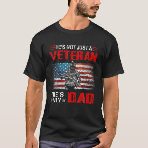 Er ist VETERAN. Er ist mein VATER als amerikanisch T-Shirt