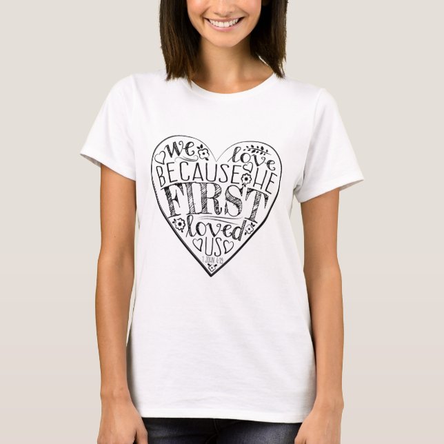 Er liebte uns zuerst 1 christliches John-4:19 T-Shirt (Vorderseite)