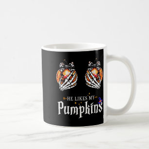 Er mag meine Kürbisse Skelett Hand Halloween Paar Kaffeetasse