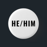 Er Sein Geschlecht Pronouns schwarz-weiß einfach Button<br><div class="desc">Er Geschlecht Pronouns Schwarz-Weiß moderne minimalistische einfache Button-Taste. Anpassbarer schwarzer Text,  weißer Hintergrund. Lgbtq-Gay Pride</div>