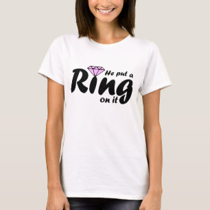Er setzte einen Ring darauf - damit die Braut T-Shirt