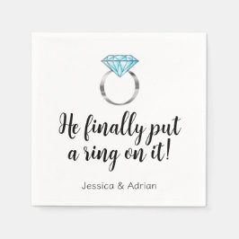 Er setzte endlich einen Ring auf die Diamond-Verlo Serviette
