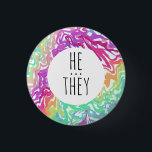 ER/SIE Pronouns farbenfrohe Rainbow-Wirbel CUSTOM Button<br><div class="desc">Dekorieren Sie Ihr Outfit mit diesem coolen Kunstknopf. Macht ein großartiges Geschenk! Sie können ihn anpassen und auch Text hinzufügen. Karo in meinem Shop für viel mehr Farben und Muster! Lass mir Bescheid,  wenn du auch etwas Gewohntes willst.</div>