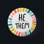 Er/sie Rainbow-Handschrift Button<br><div class="desc">Dekorieren Sie Ihr Outfit mit diesem coolen Kunstknopf. Macht ein großartiges Geschenk! Sie können ihn anpassen,  die Hintergrundfarben ändern und auch Text hinzufügen. Karo in meinem Shop für viel mehr Farben und Muster! Lass mir Bescheid,  wenn du auch etwas Gewohntes willst.</div>