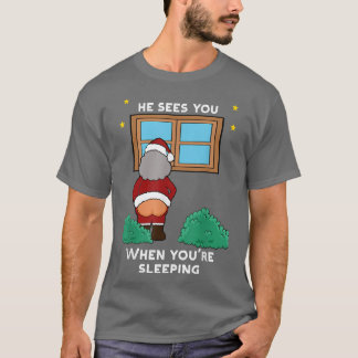 Er sieht dich, wenn du zu Weihnachten schläfst T-Shirt