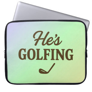 Er spielt Golf Lustiger Golfer MUTTER Golf-Wochene Laptopschutzhülle
