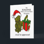 Er weiß, wann du eine unheilvolle Grußkarte warst Feiertagskarte<br><div class="desc">Ein zeichn des älteren Gottes Cthulhu, der eine Weihnachtsmannmütze trägt und ein Geschenk mit den Worten hält: "Er weiß, wann du ungezogen warst, und er stimmt zu!". Weihnachtskarte</div>
