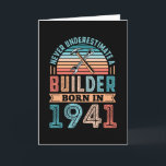Erbauer geboren 1941 80. Geburtstagsgeschenk-Gebäu Karte<br><div class="desc">Unterschätzen Sie niemals einen im Jahr 1941 geborenen Bauer. Ideal 80. Geburtstagsgeschenk für einen 80 Jahre alten Bauarbeiter,  Tischler,  Tischler,  Tischler,  Gipser & Dachdecker aus Gebäude. Für Männer,  Frauen,  dein Vater am Vatertag.</div>