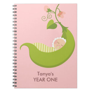 Erbse in einem Hülsen-Mädchen-Baby-Notizbuch Notizblock