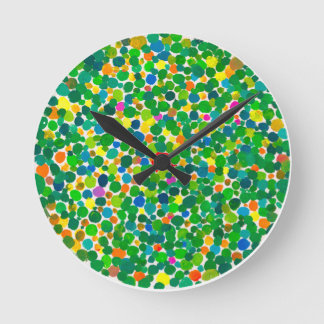 Erbsen auf Erde (kein Text) Runde Wanduhr
