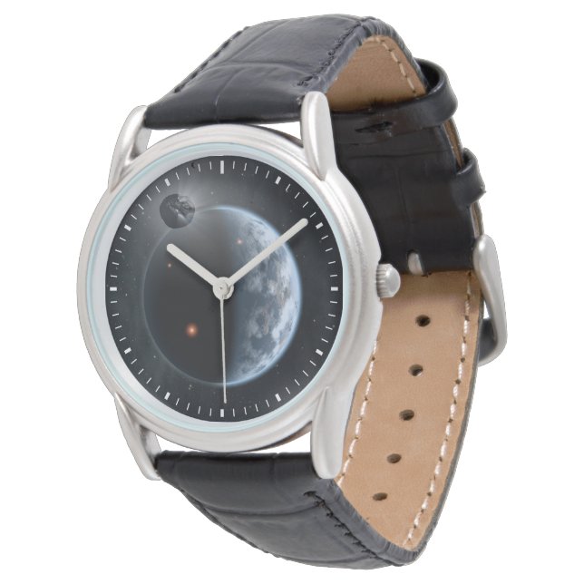 Erdähnlicher Planet mit Ozeanen, die seine Oberflä Armbanduhr (Schrägansicht)
