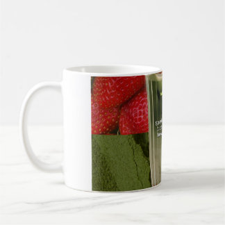 Erdbeer-Matcha-Latte-Plakat – Trendiges Café-Geträ Kaffeetasse