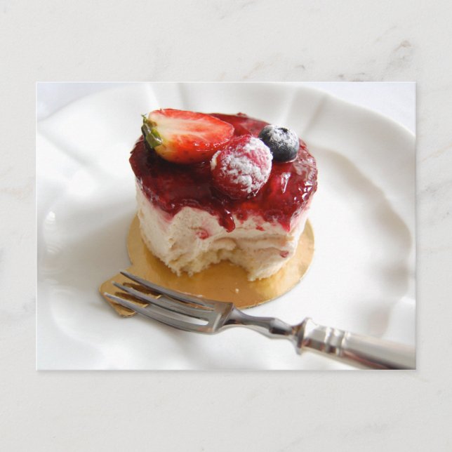 Erdbeer-Mousse-Petit-Gâteau-Postkarte Postkarte (Vorderseite)