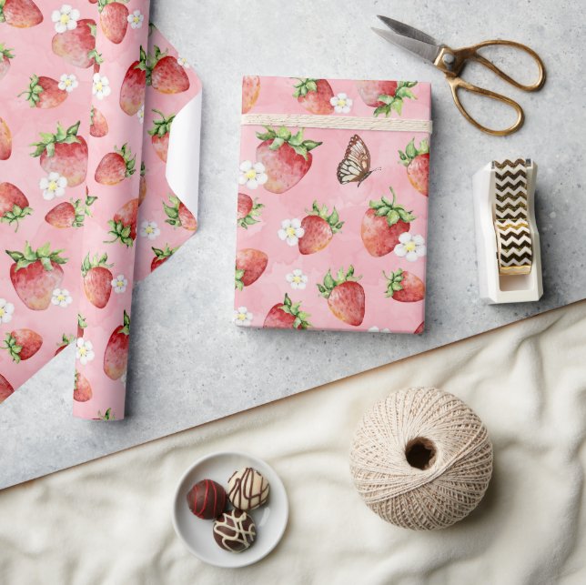 Erdbeere mit Schmetterling Geschenkpapier (Kunsthandwerk)