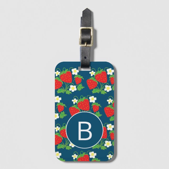 Erdbeere und Blume Blaues Muster Mit Monogramm Gepäckanhänger (Vorderseite Vertikal)