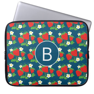 Erdbeere und Blume Blaues Muster Monogrammiert Laptopschutzhülle