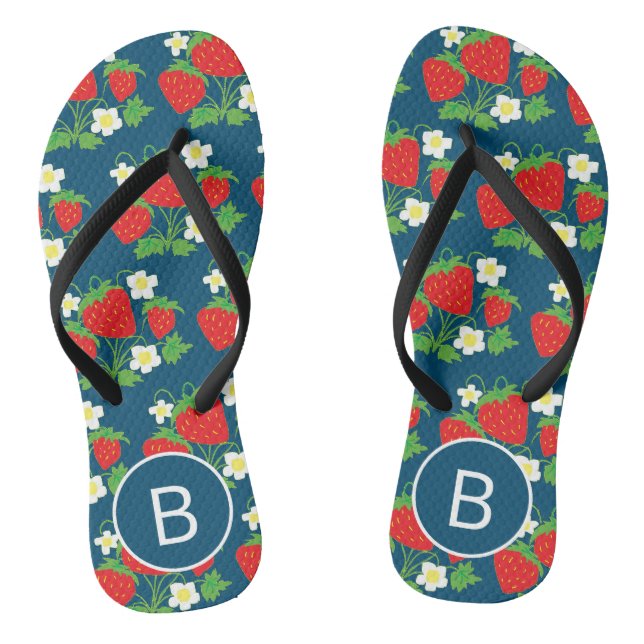 Erdbeere und Blumen Blaues Muster Monogrammiert Flip Flops (Fußbett)