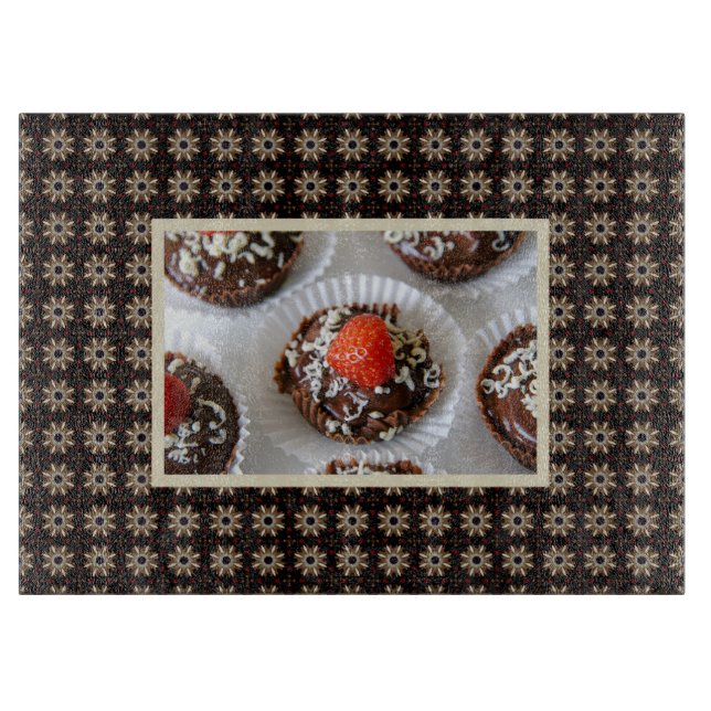 Erdbeere und dunkle Schokolade Mousse Dessert Schneidebrett (Vorderseite)