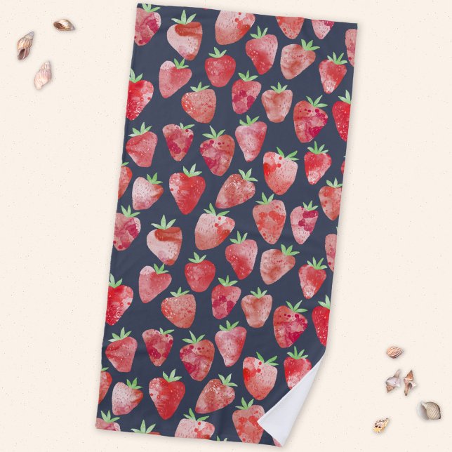 Erdbeere Wasserfarbe Früchte Dunkel Strandtuch (Fresh Strawberry fruit watercolor pattern dark beach towel)